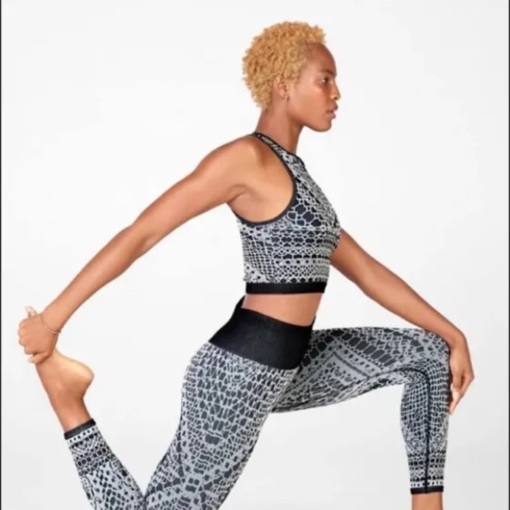 Fabletics Two Piece Black And White Printed Tank And Leggings Size M